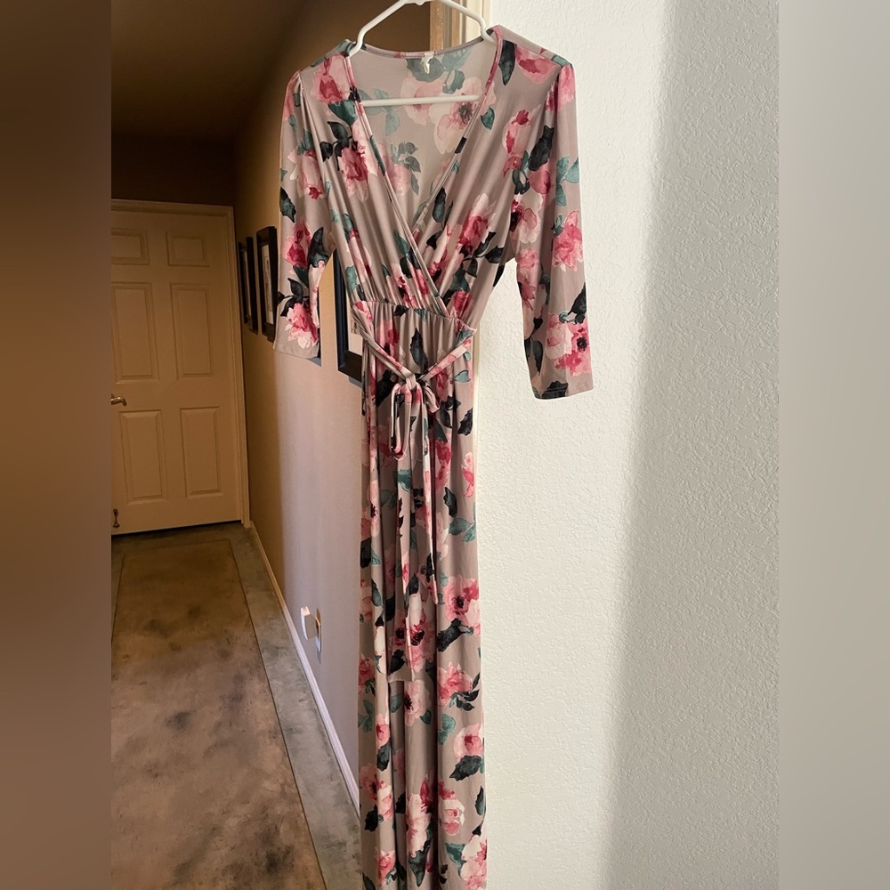 Pink Blush Blush/Floral Maternity Dress Size M